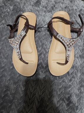 Women's Brown T-Strap Embellished Sandals